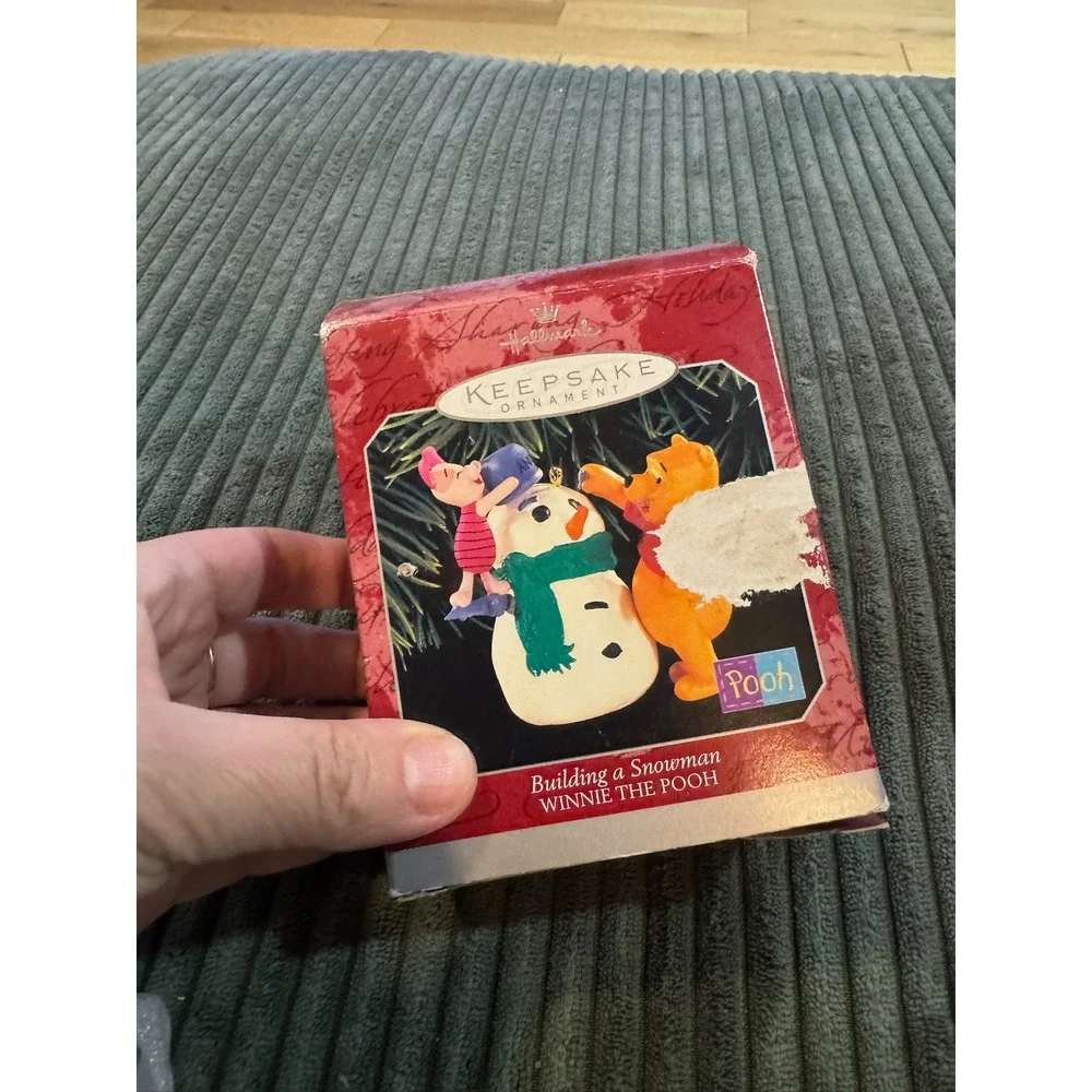 Hallmark‎ 1998 Winnie the Pooh Piglet Snowman Building Ornament Keepsake